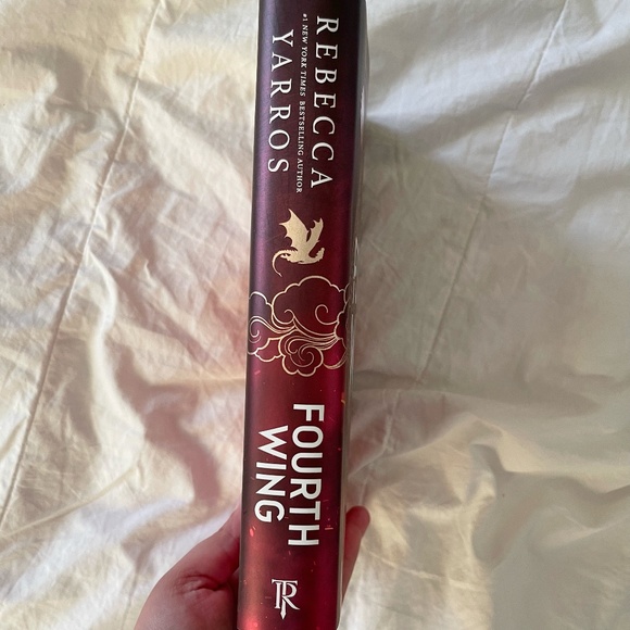 Fourth Wing by Rebecca Yarros Special Holiday Edition with Black Sprayed Edges - Picture 4 of 7